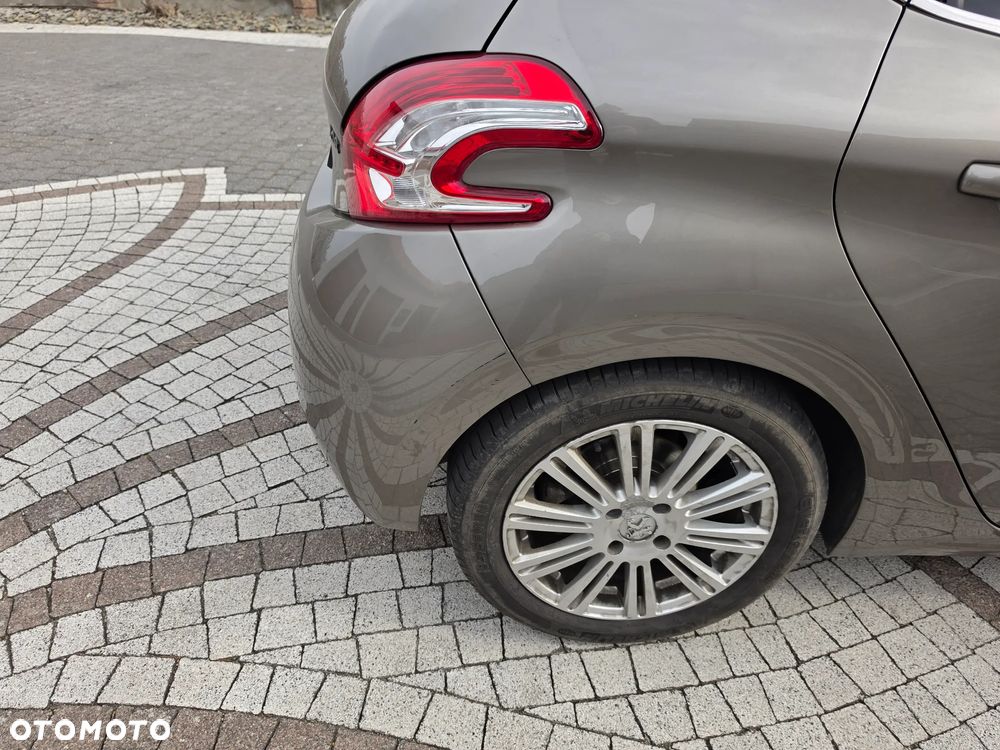 Peugeot 208 120 VTI Allure - 23