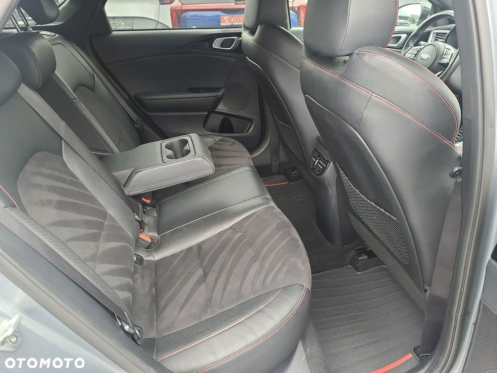 Kia ProCeed 1.6 T-GDI GT DCT - 16
