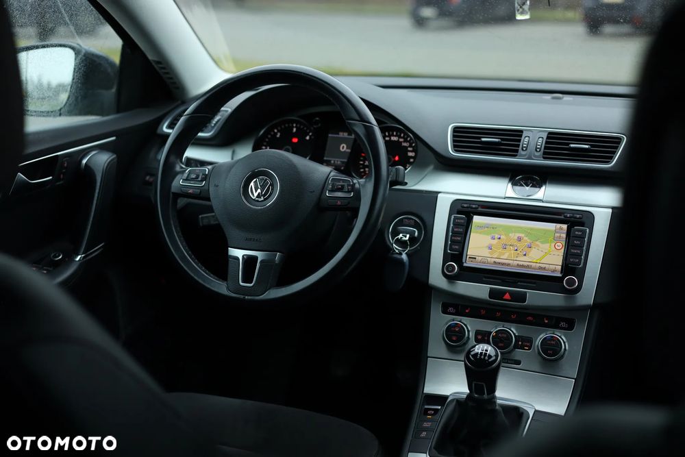 Volkswagen Passat - 2