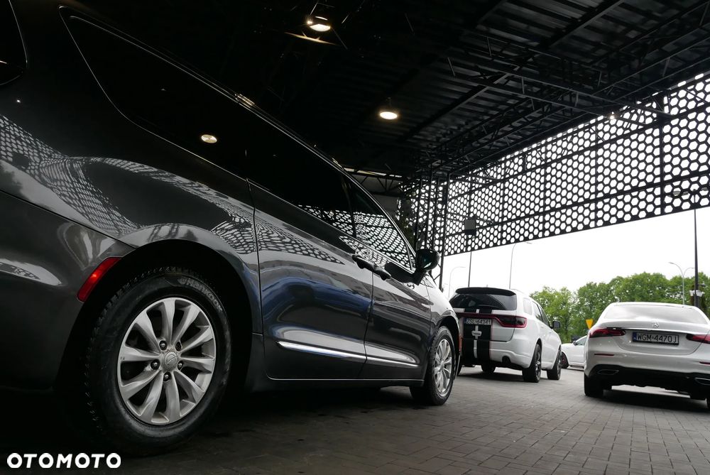 Chrysler Pacifica - 37