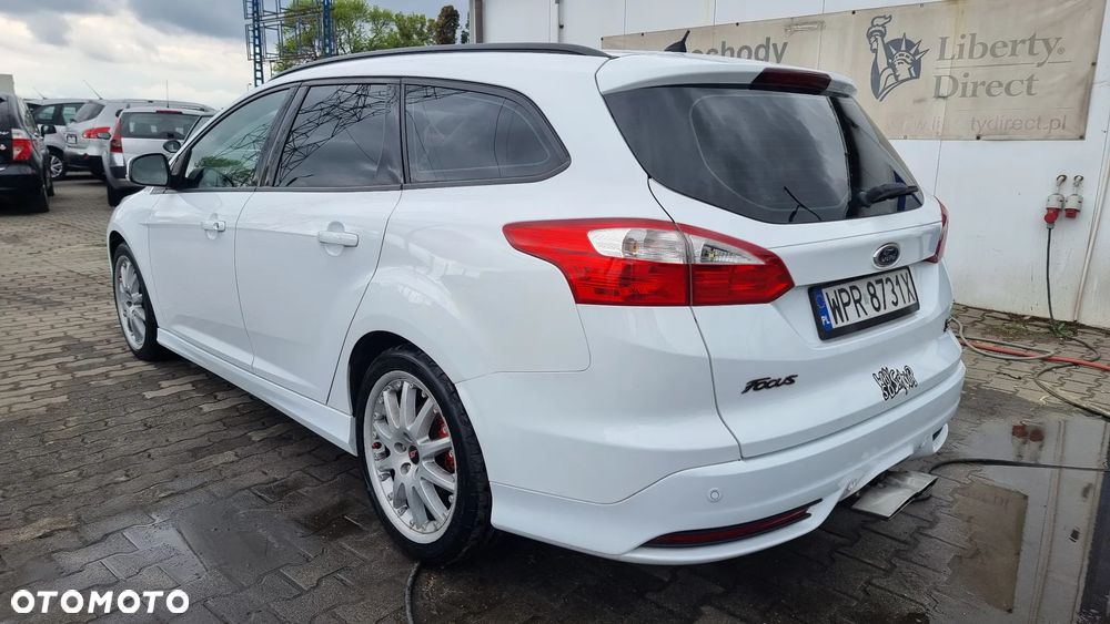 Ford Focus 1.0 EcoBoost Titanium - 26
