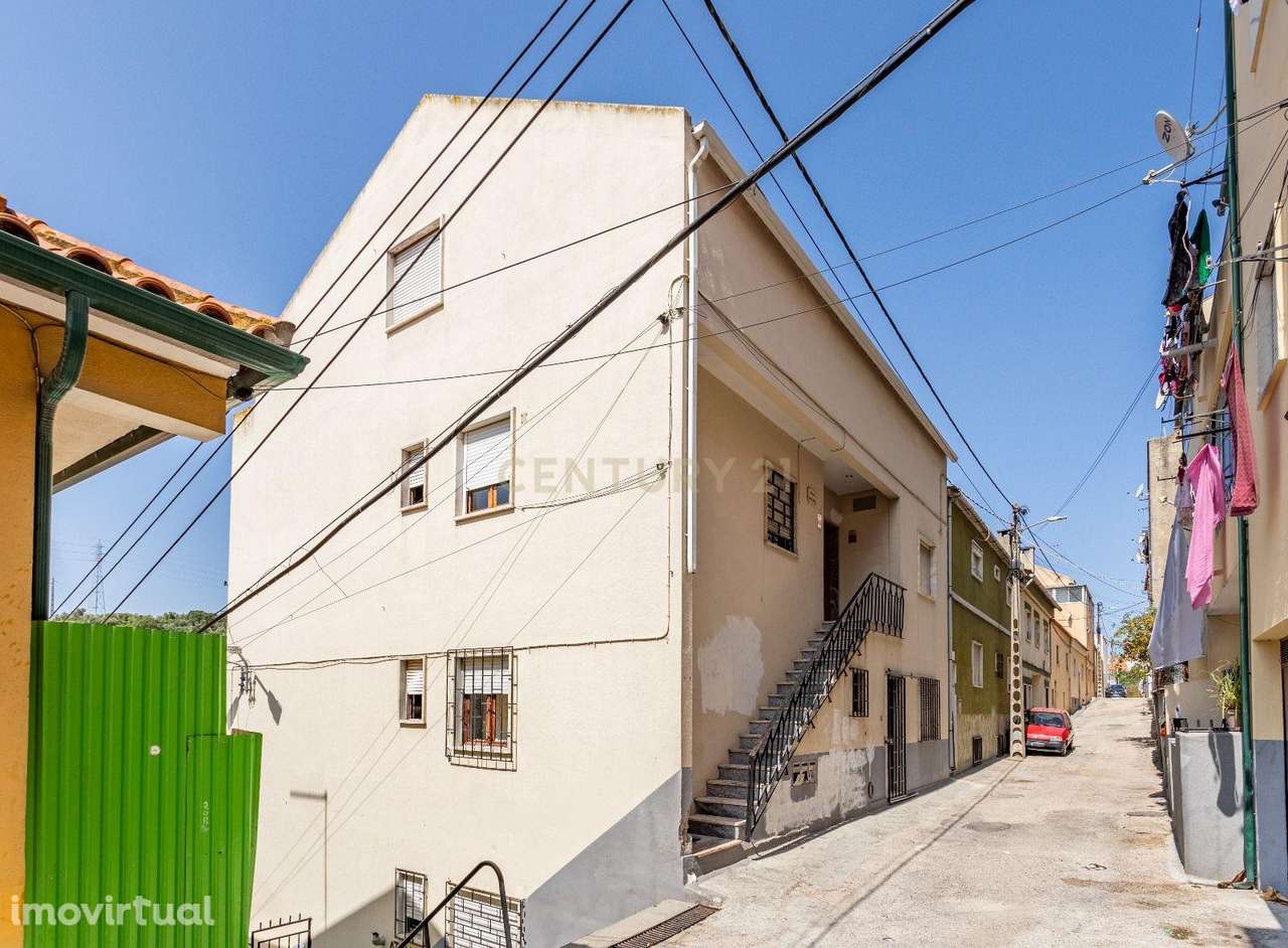 Prédio de 4 pisos com 8 frações no Catujal para investimento. - Grande imagem: 3/10