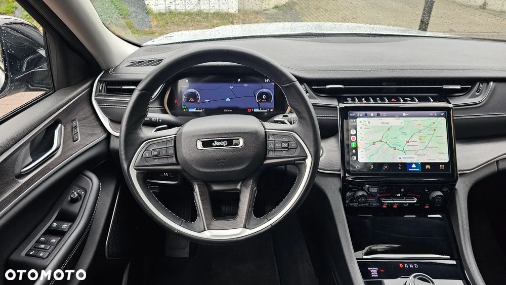 Jeep Grand Cherokee - 34