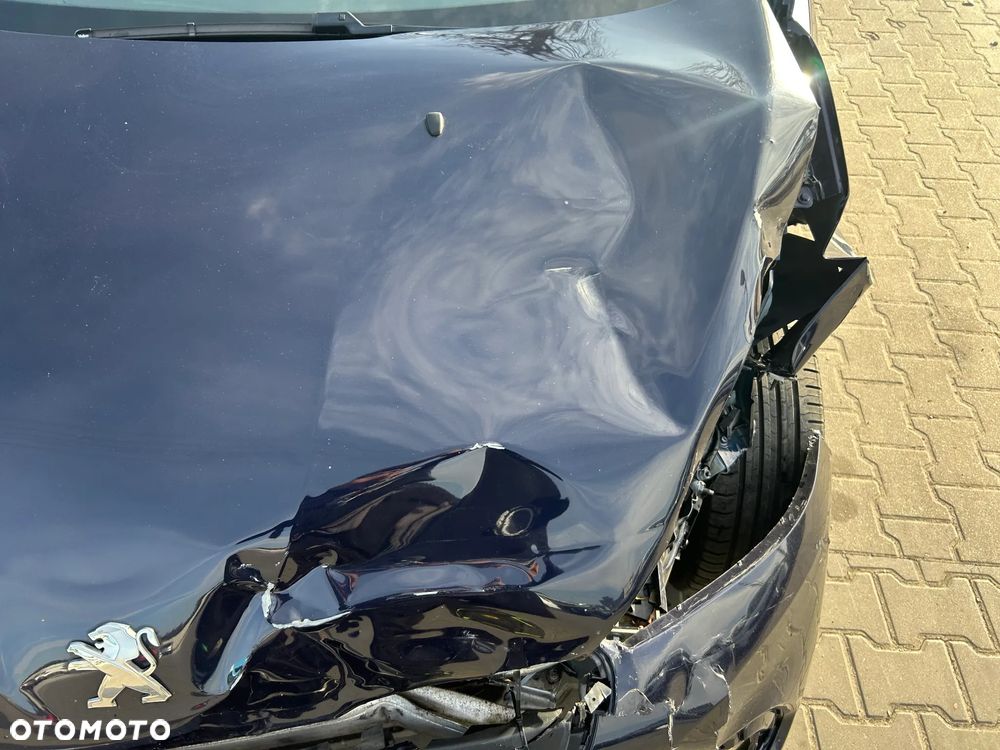 Peugeot 208 - 12