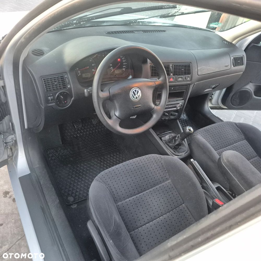 Volkswagen Golf 1.6 - 10