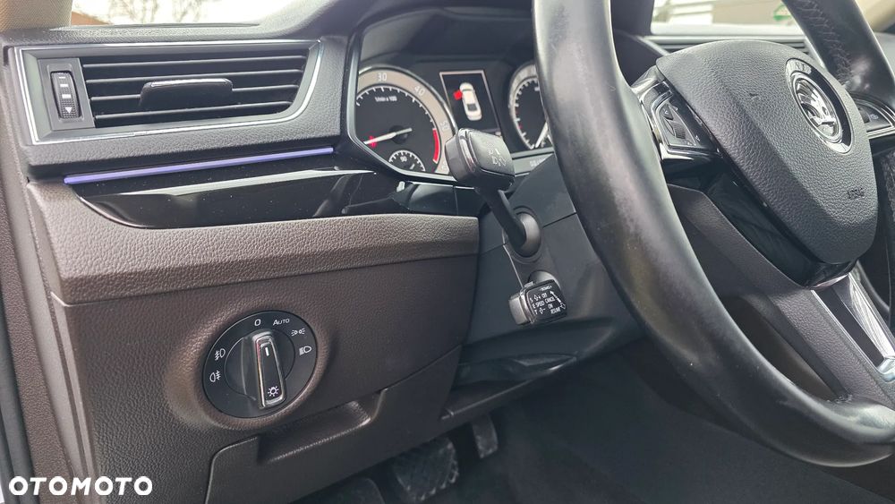 Skoda Superb 2.0 TDI L&K DSG - 17