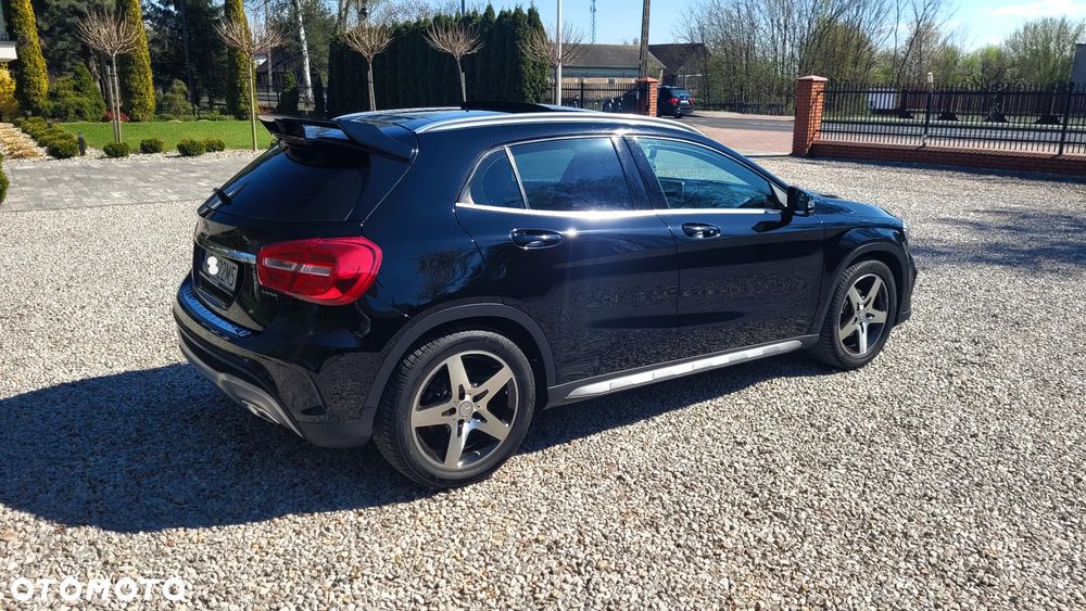 Mercedes-Benz GLA 200 7G-DCT AMG Line - 3