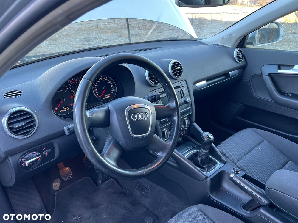 Audi A3 Sportback 1.6 TDI DPF S line Sportpaket - 15