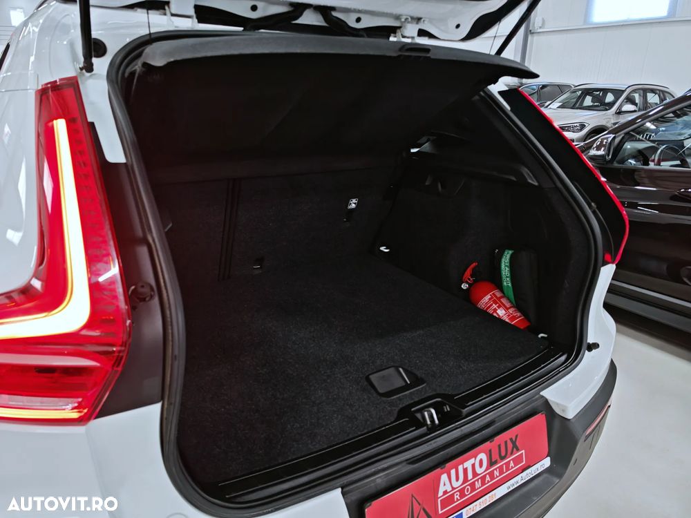 Volvo XC 40 T3 AT8 Momentum - 27