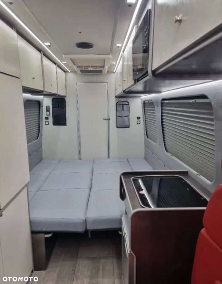 Mercedes-Benz SPRINTER - 11