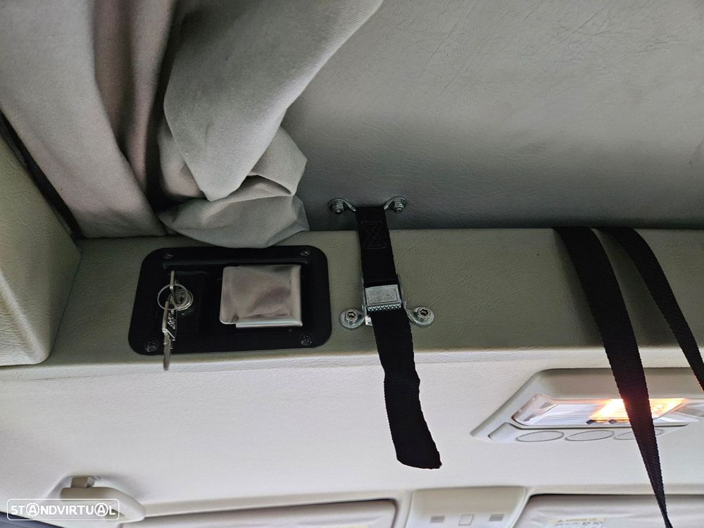 Land Rover Discovery - 32