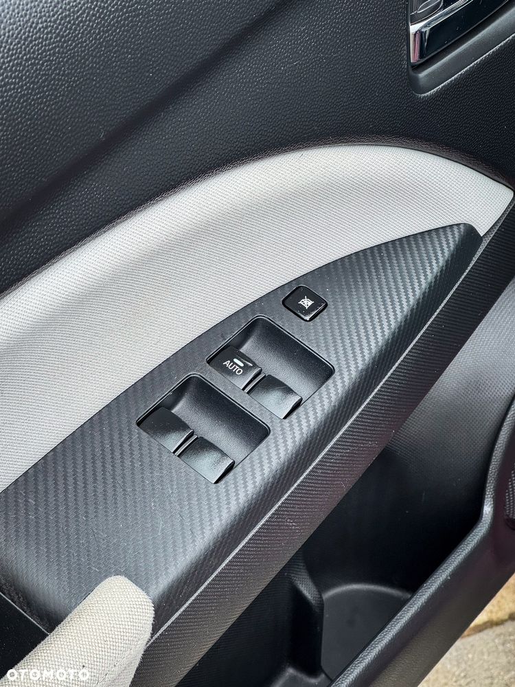 Mitsubishi Space Star 1.2 AS&G Intense - 7