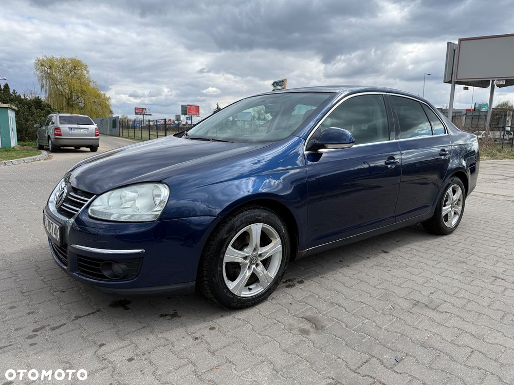 Volkswagen Jetta 2.0 TDI Comfortline DSG - 1