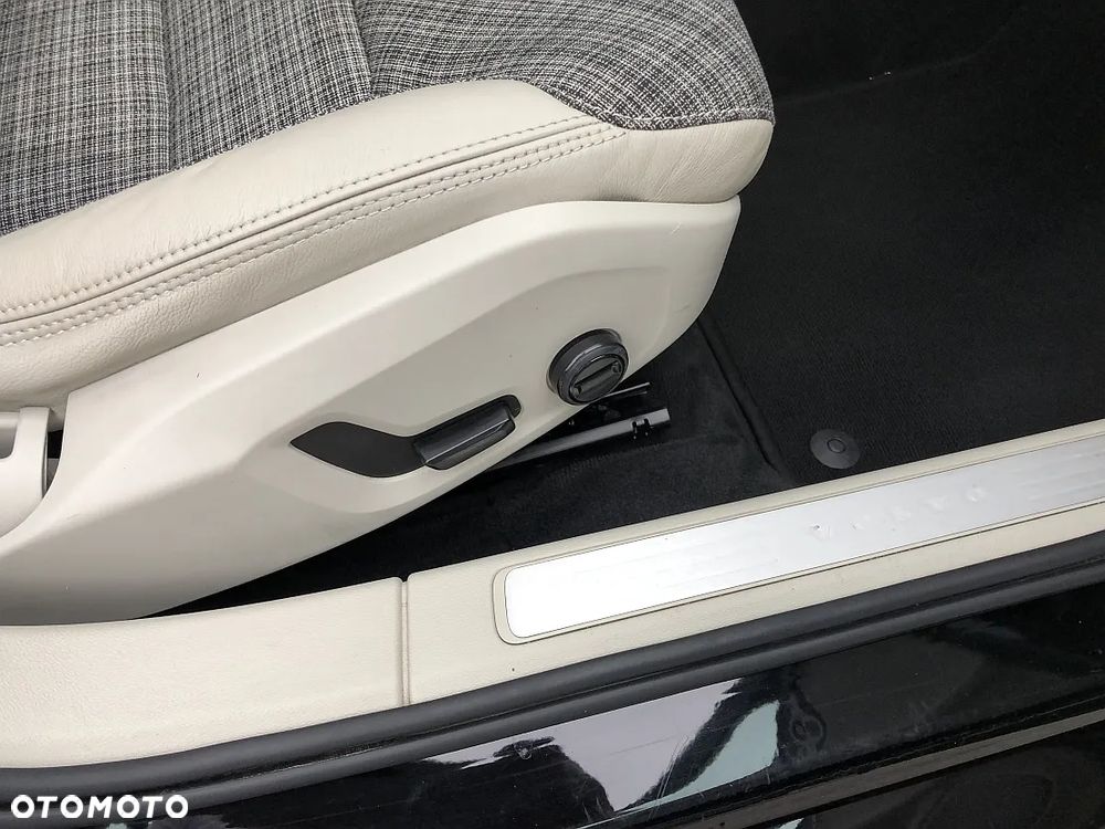 Volvo V60 B4 D Momentum Pro - 33