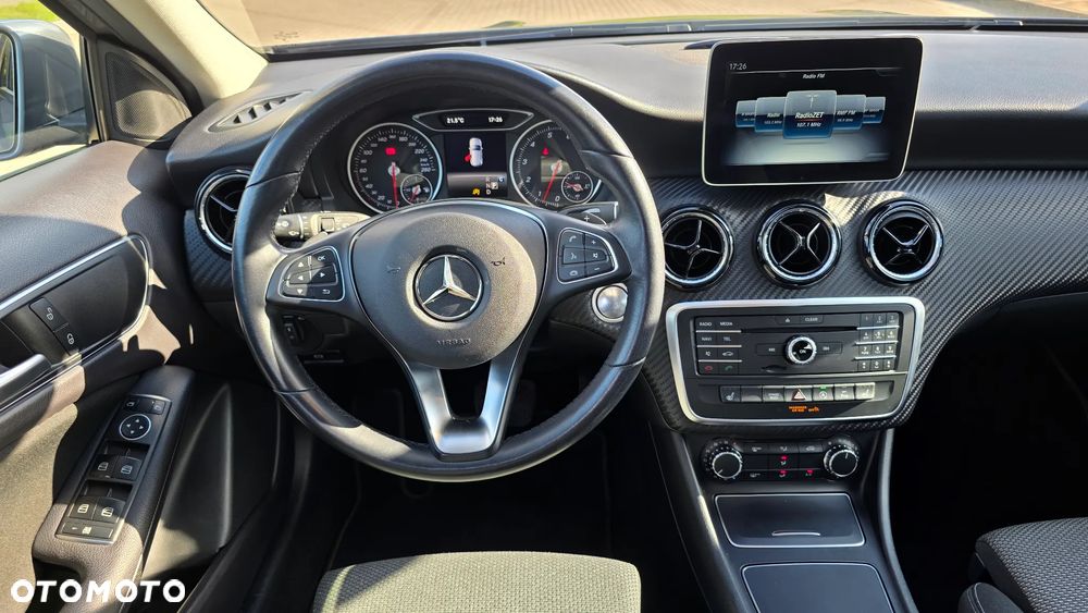 Mercedes-Benz GLA 200 7G-DCT - 16