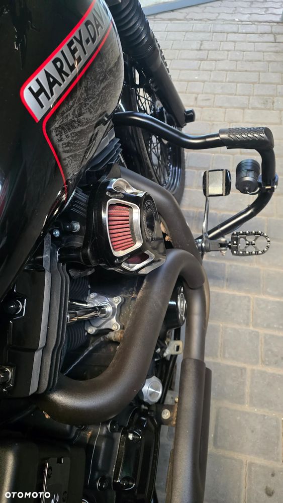 Harley-Davidson Dyna Street Bob - 4