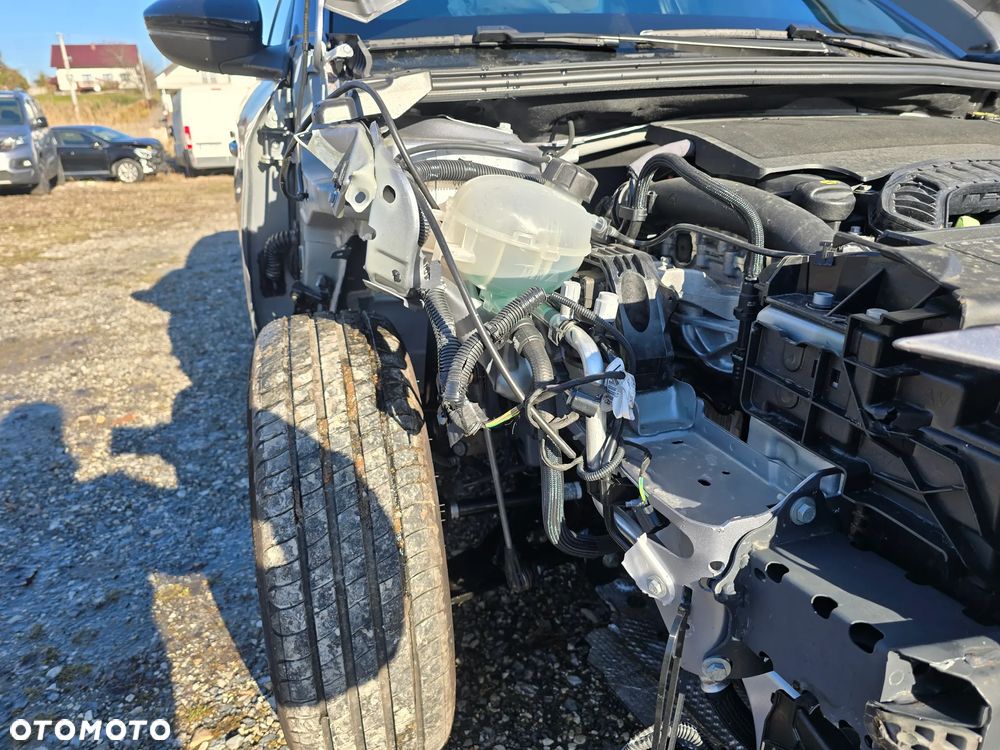 Peugeot 208 PureTech 100 Business - 7