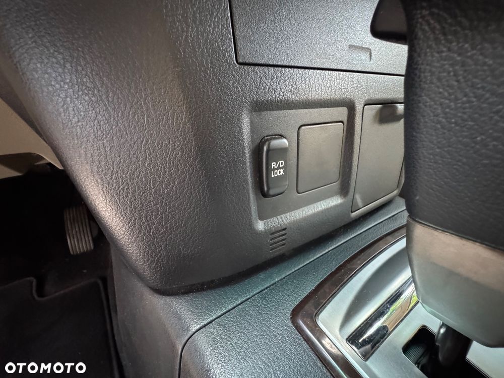 Mitsubishi Pajero - 18