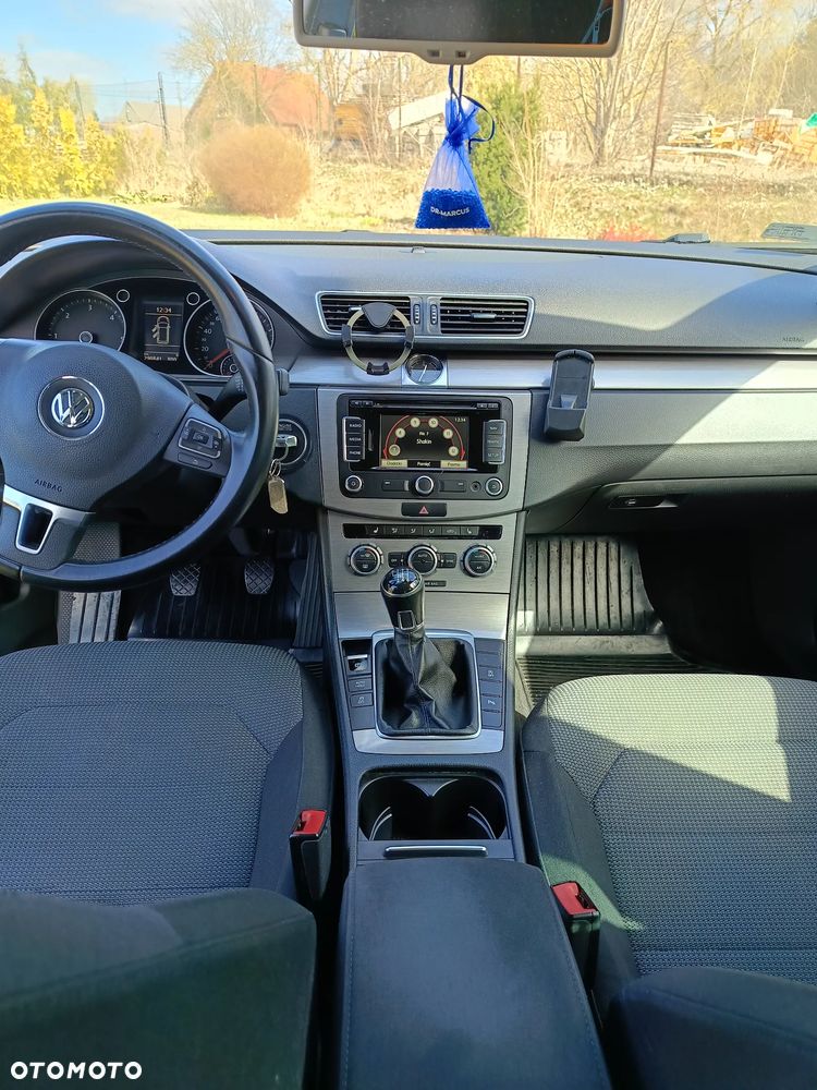 Volkswagen Passat 2.0 Blue TDI SCR Comfortline - 9