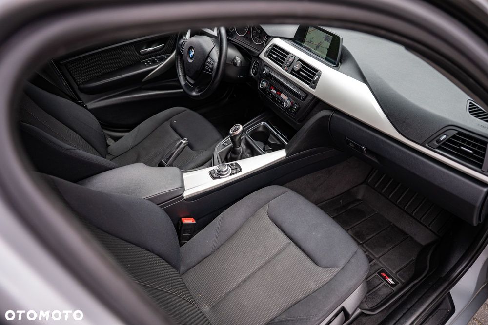BMW Seria 3 318d DPF - 16