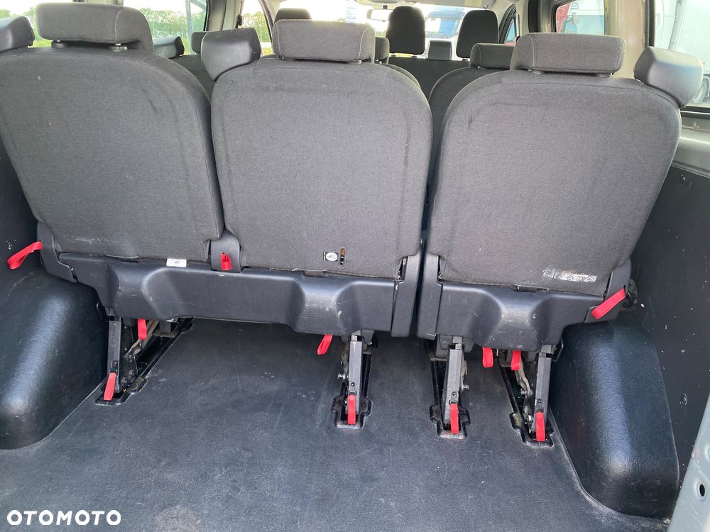 Ford Tourneo Custom - 9