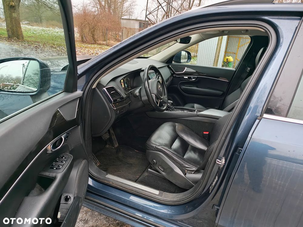 Volvo XC 90 D5 AWD Momentum - 8