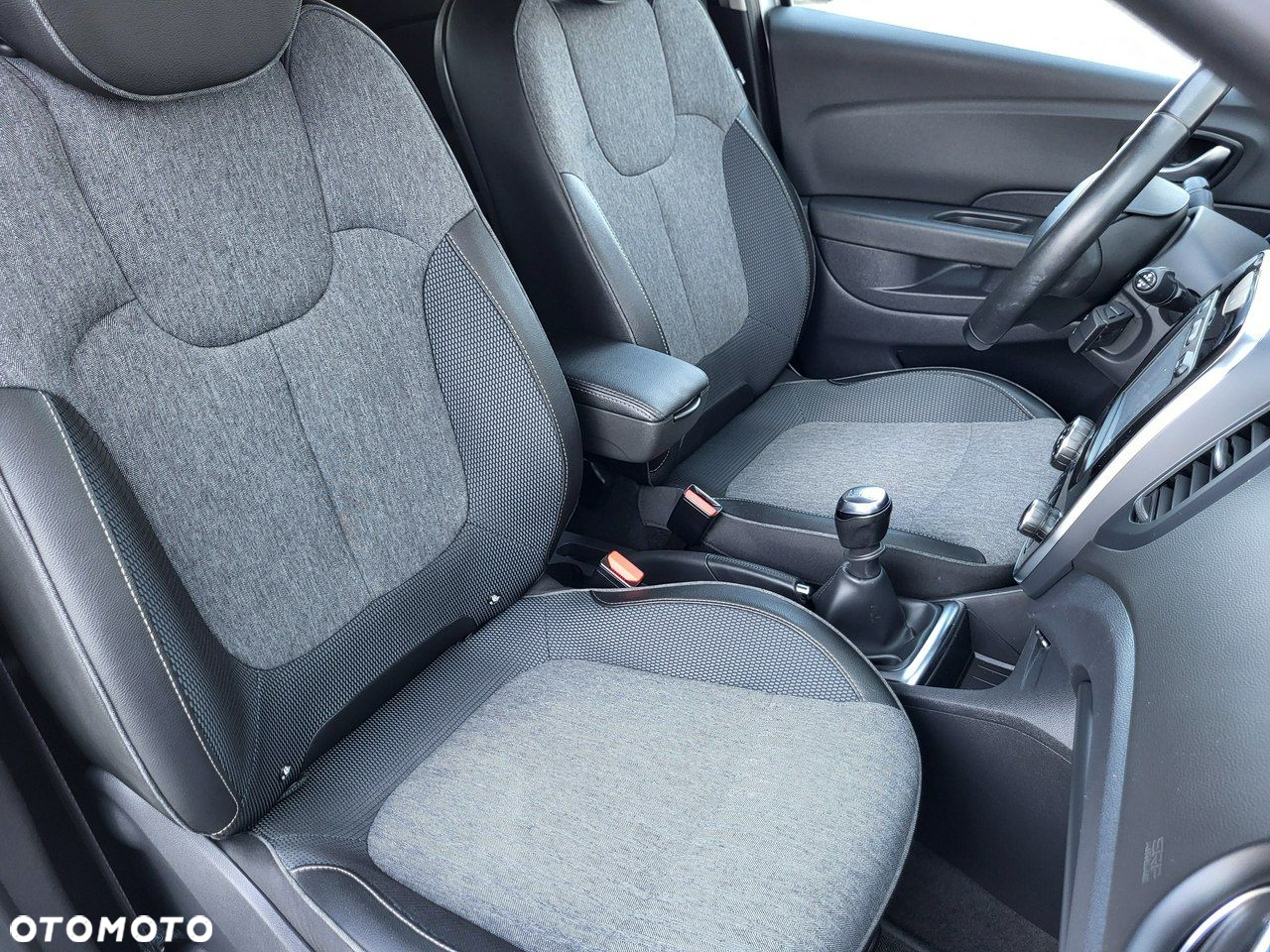 Renault Captur - 23