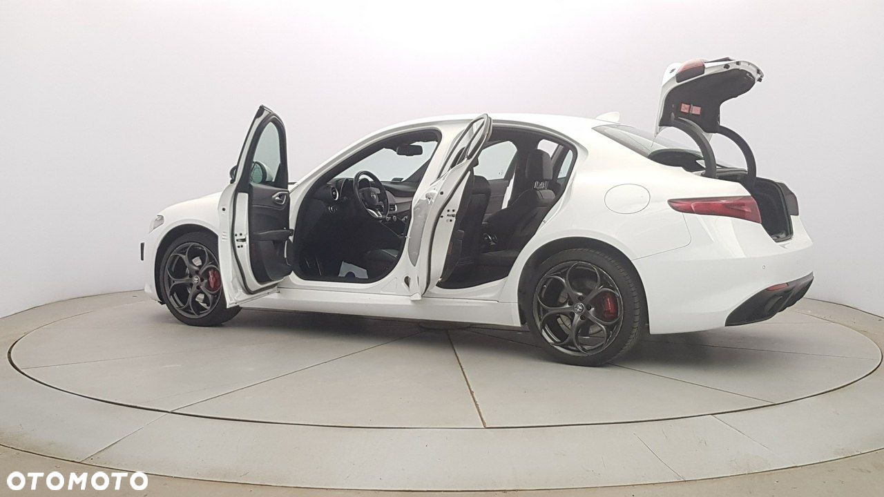 Alfa Romeo Giulia - 11