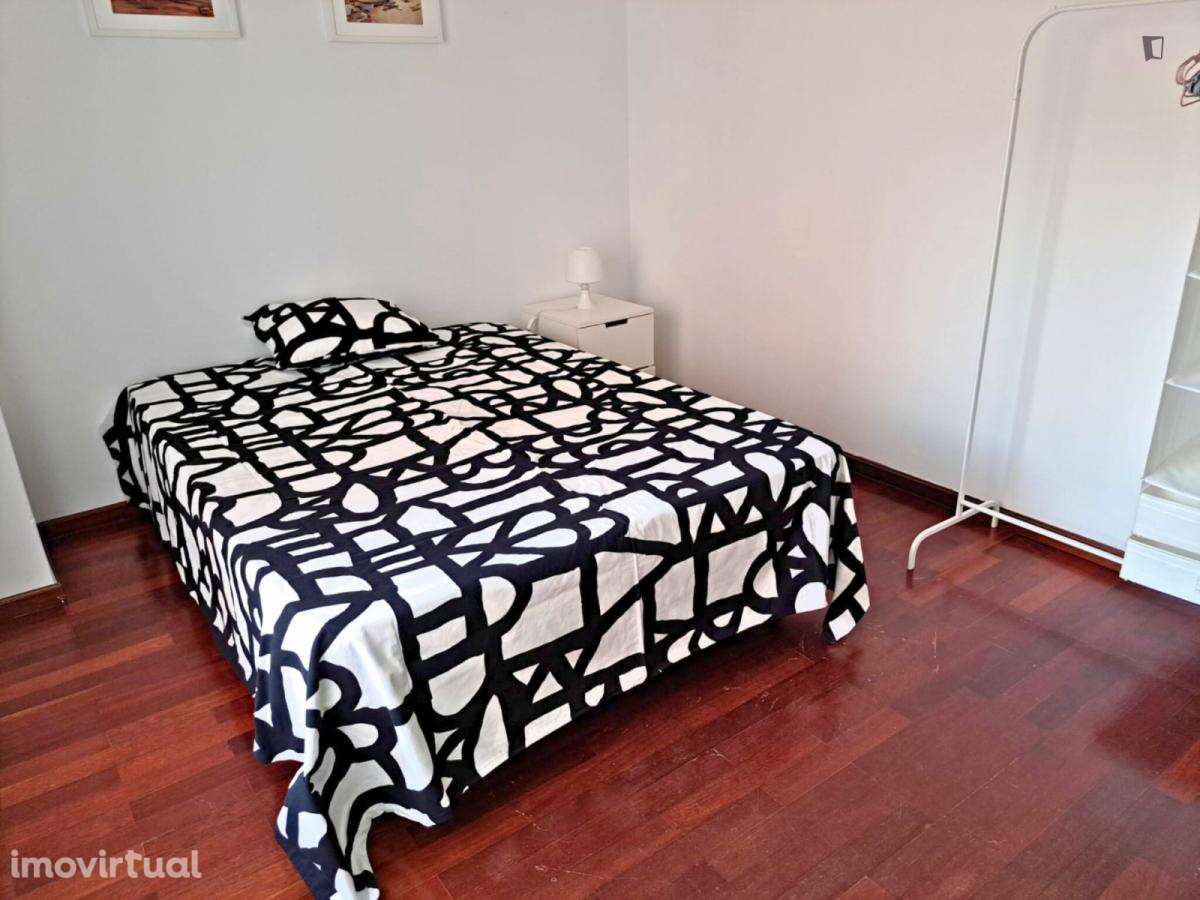 Quarto - localizado em Caparica Lisbon - Grande imagem: 4/23