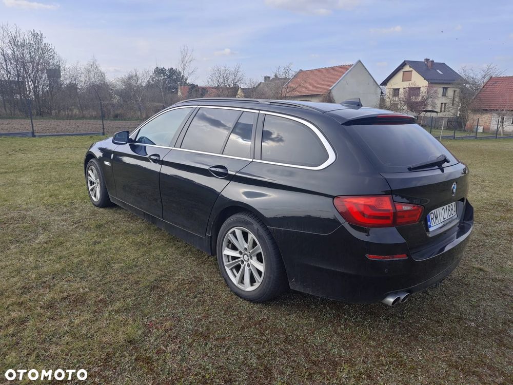 BMW Seria 5 525d xDrive - 9