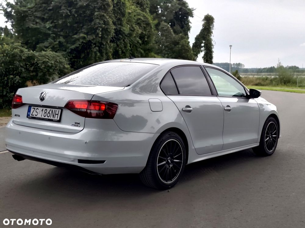 Volkswagen Jetta - 4
