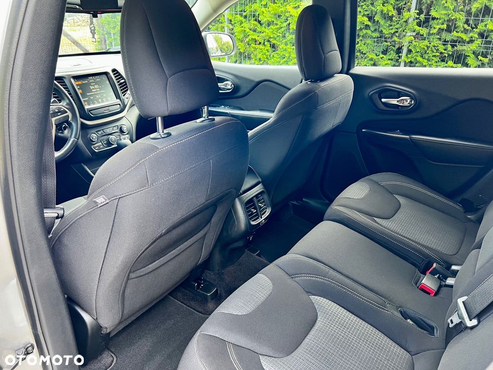 Jeep Cherokee - 12