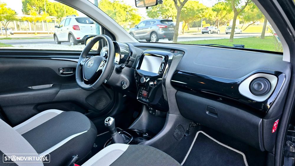 Toyota Aygo 1.0 X-Clusiv - 37