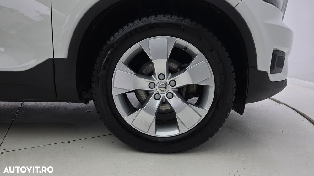 Volvo XC 40 T3 AT8 Momentum Pro - 23