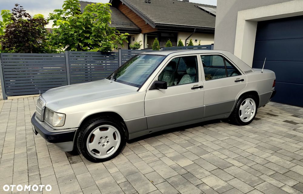 Mercedes-Benz W201 (190) - 1