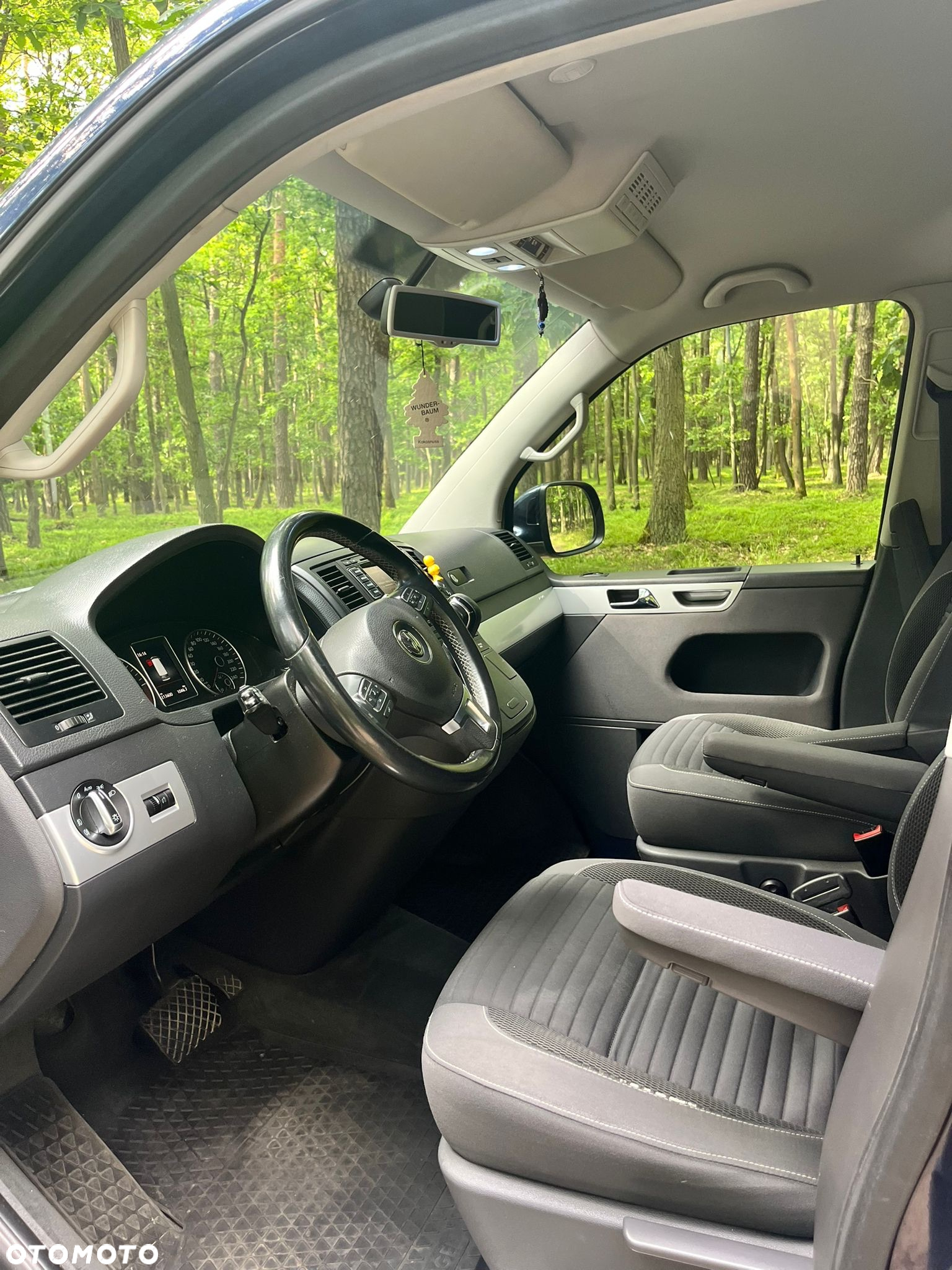 Volkswagen Multivan - 11