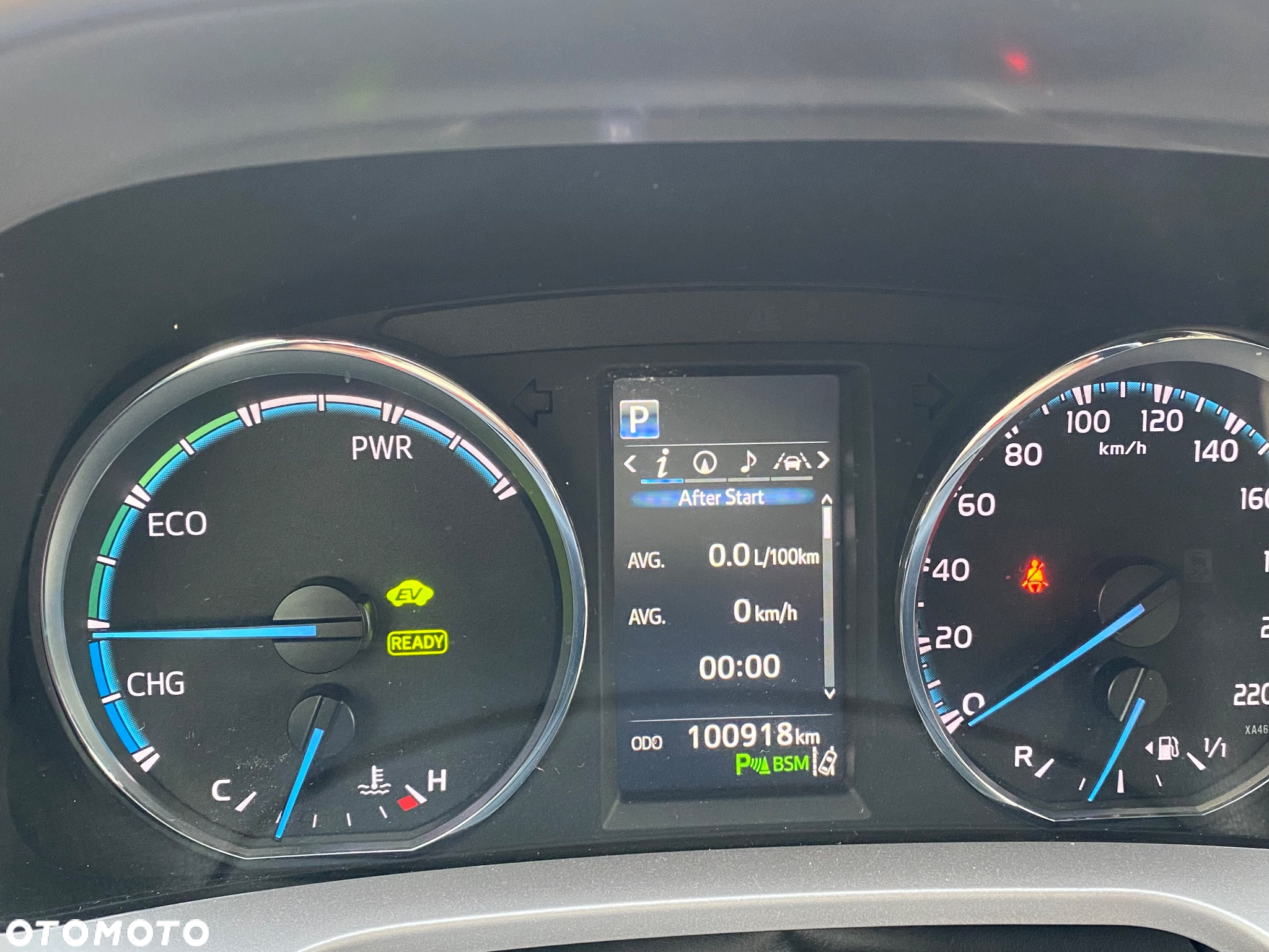 Toyota RAV4 2.5 XLE - 7