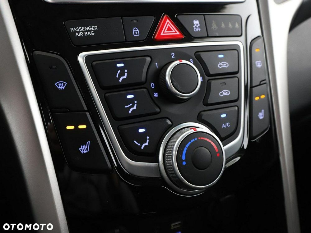 Hyundai i30 blue 1.6 CRDi Trend - 27