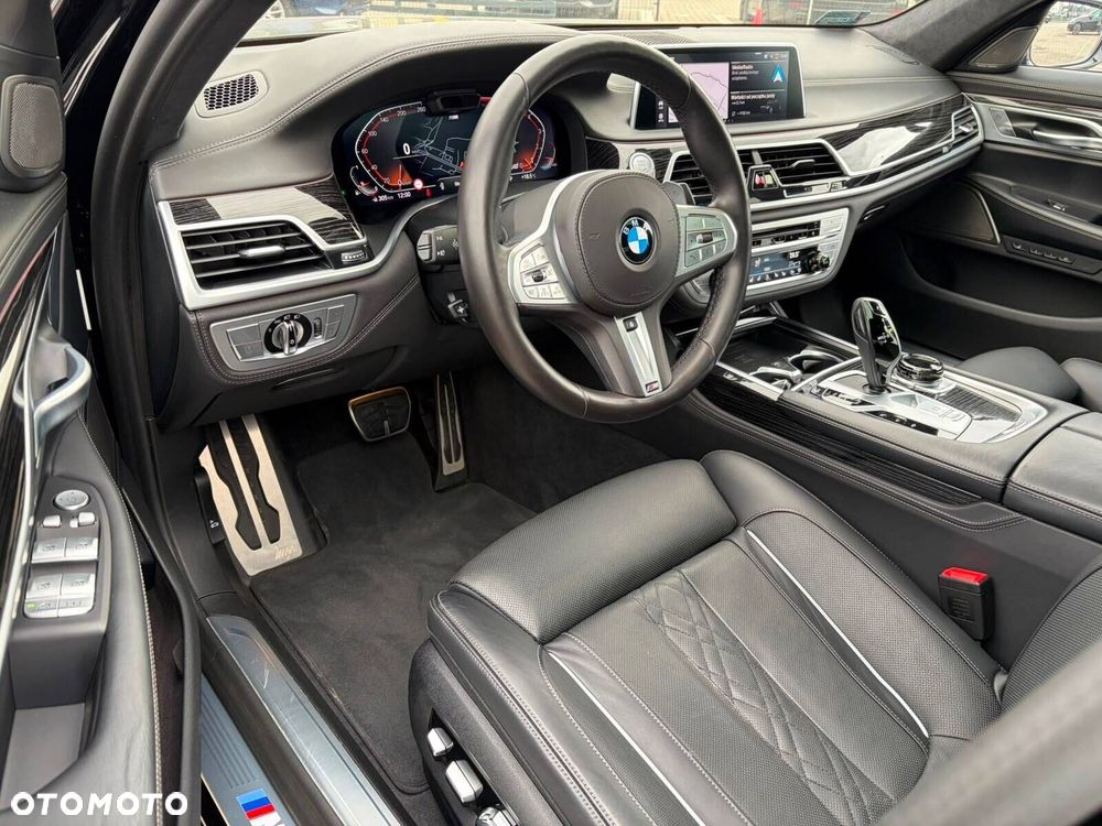 BMW Seria 7 750i xDrive sport - 12