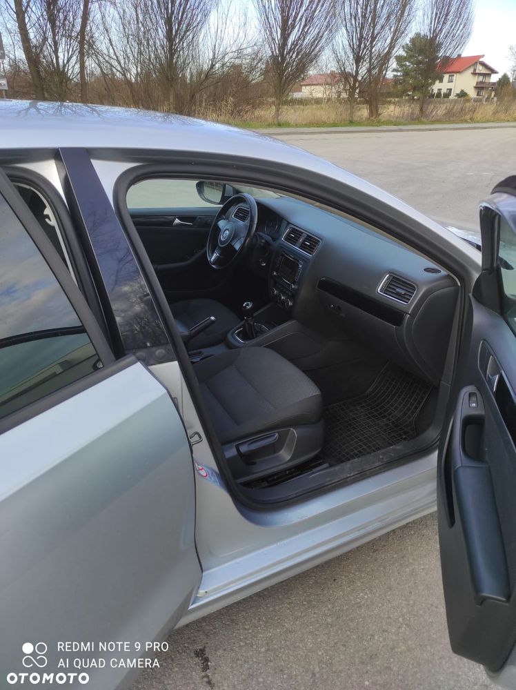 Volkswagen Jetta - 5