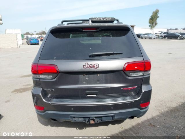 Jeep Grand Cherokee - 12