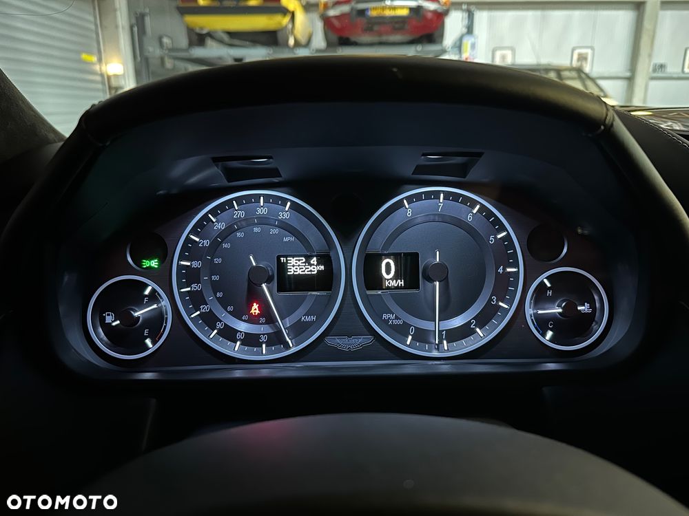 Aston Martin V12 Vantage Standard - 7