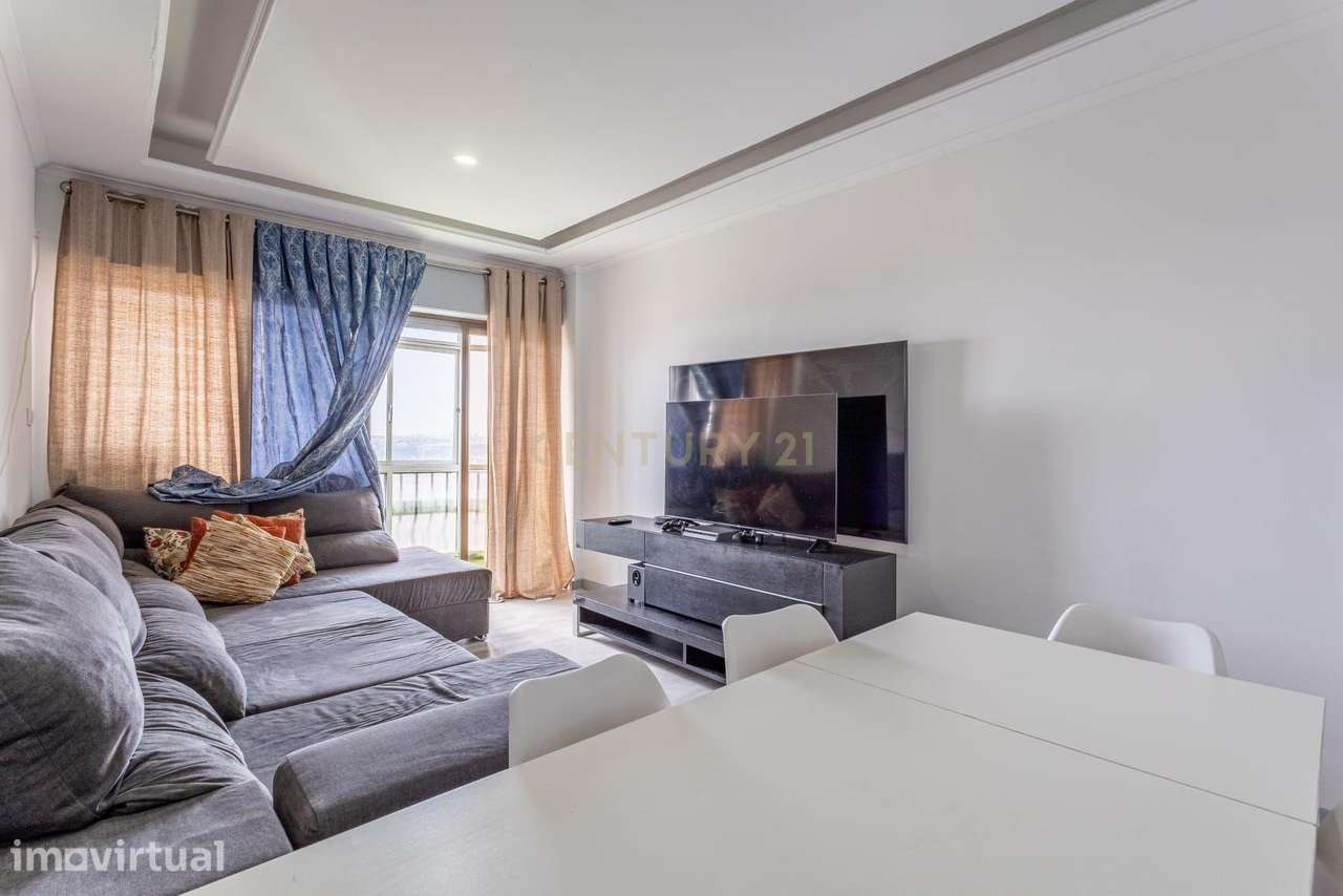 Apartamento T3 na Ramada com 92 m² e vista incrível para Lisboa - Grande imagem: 3/26
