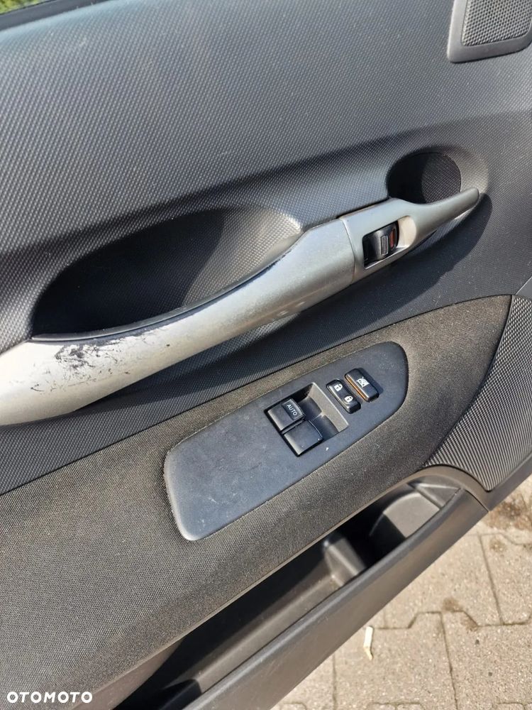Toyota Auris 1.33 VVT-i Terra - 17