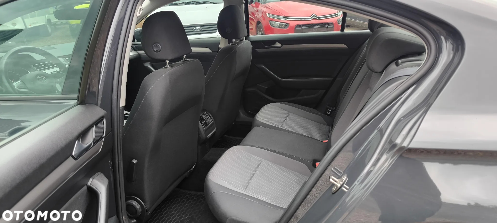 Volkswagen Passat - 16