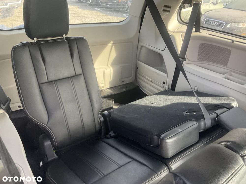 Chrysler Town & Country 3.6 Touring - 37