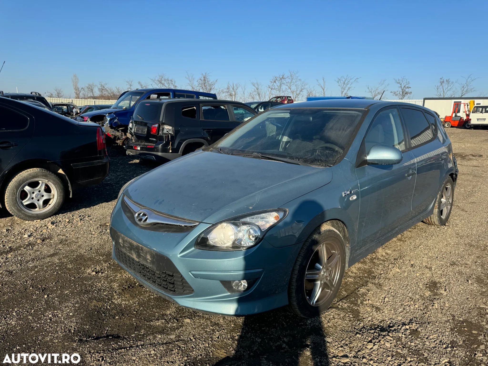 Dezmembram Hyundai i30 an fabr 2010 1.6 cdri - 1