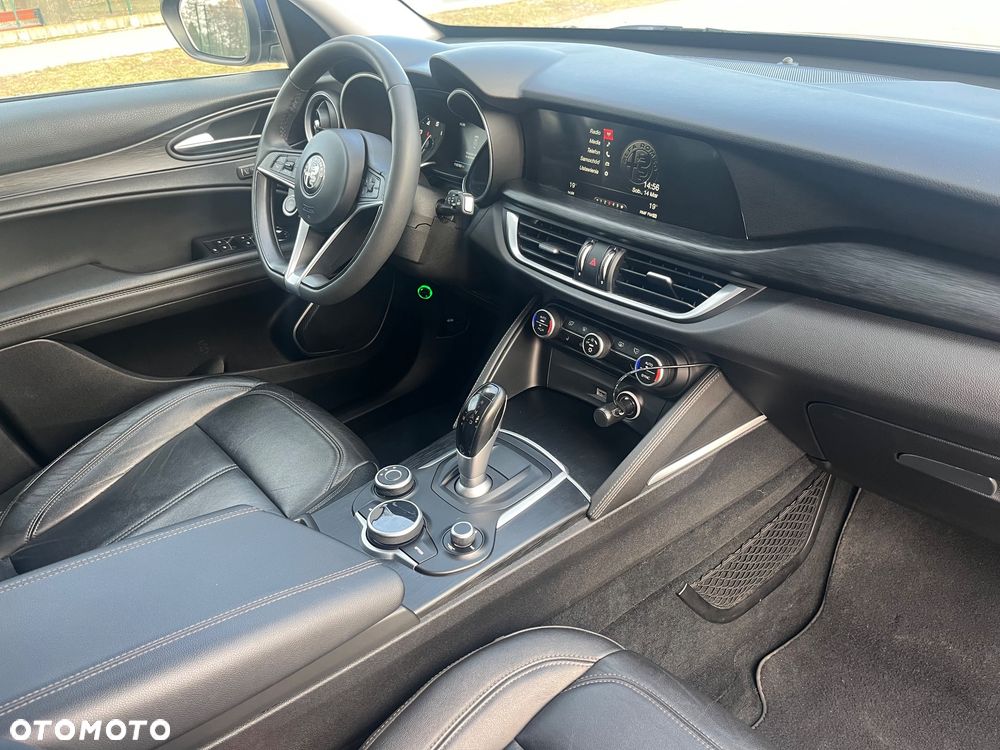 Alfa Romeo Stelvio 2.0 Turbo 16V AT8-Q4 Ti - 7
