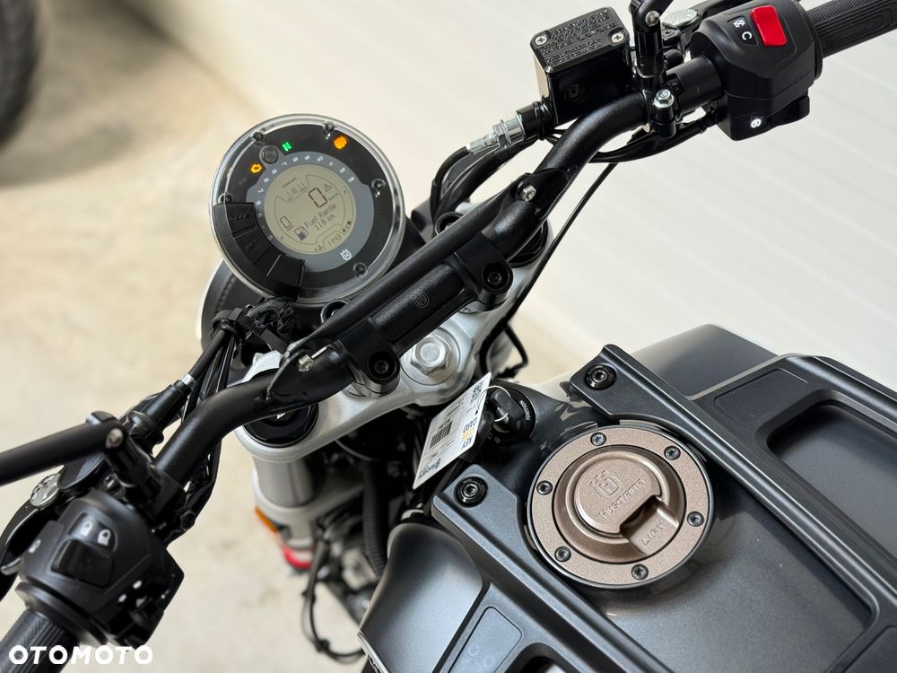 Husqvarna Svartpilen - 28