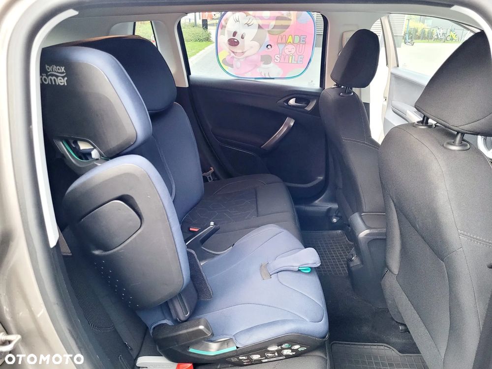 Peugeot 2008 1.2 Pure Tech Allure S&S - 16